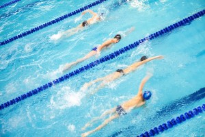 Schwimmen in gut belüfteten Hallen kann das Asthma lindern © yanlev - Fotolia.com